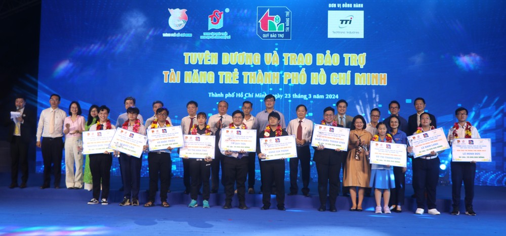 HCMC's ten young talents in 2023 are honored on March 23. (Photo: SGGP) img-2076-4203.jpg.jpg