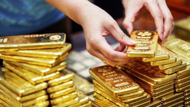 SJC gold prices decreases to VND81.7 million for buyers on April 25 afternoon after rebounding to VND82.3 million following the auction on April 23. (Illustrative image : SGGP) thitruongvang-9271.jpeg.webp