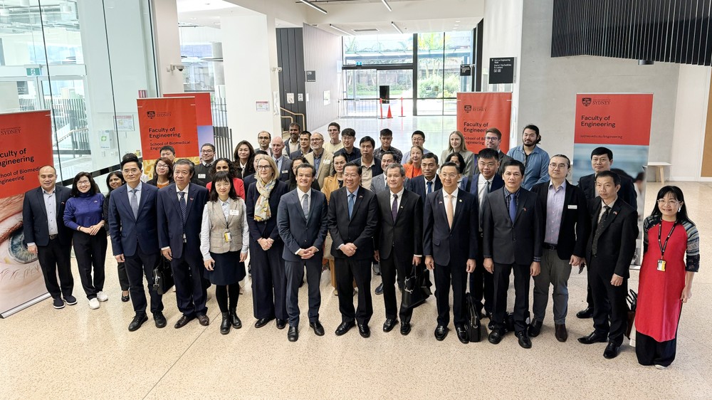 The HCMC delegation attends the working session. (Photo: SGGP) 4-9699.jpg.jpg