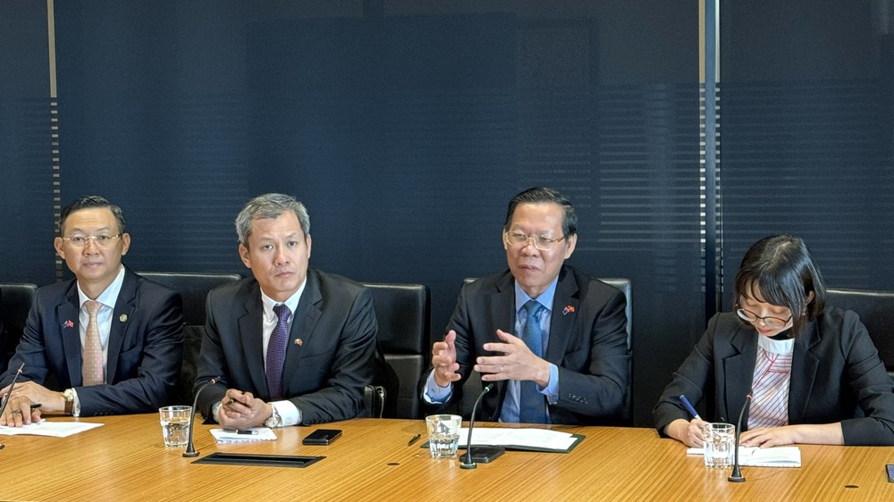 Chairman of the HCMC People's Committee Phan Van Mai speaks at the event. (Photo: SGGP) 6-9665.jpg.jpg