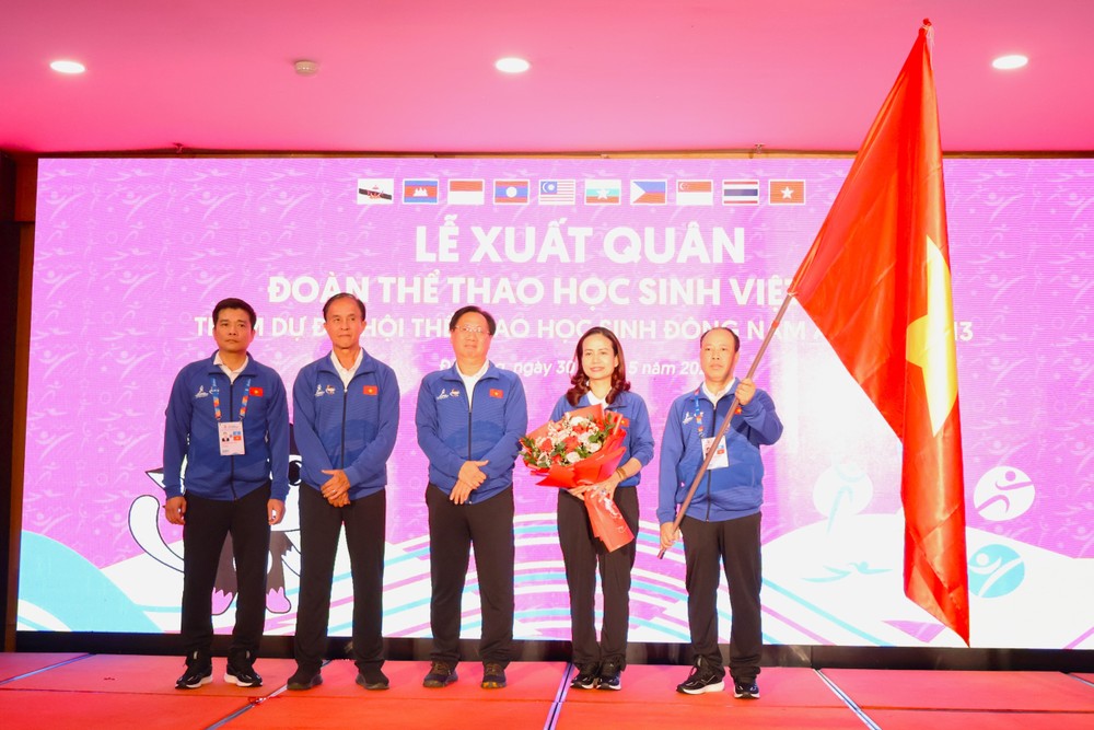 At the send-off ceremony for the Vietnamese student athlete delegation competing in the 13th ASEAN Schools Games (Photo: SGGP) img-3919-6737.jpg.jpg