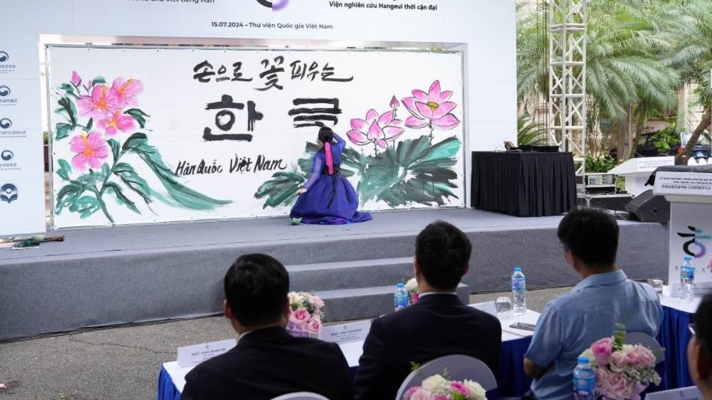 At the opening ceremony of cultural activities promoting Korean script in Hanoi (Photo: SGGP) anh-le-khai-mac-1-3673.jpg.jpg