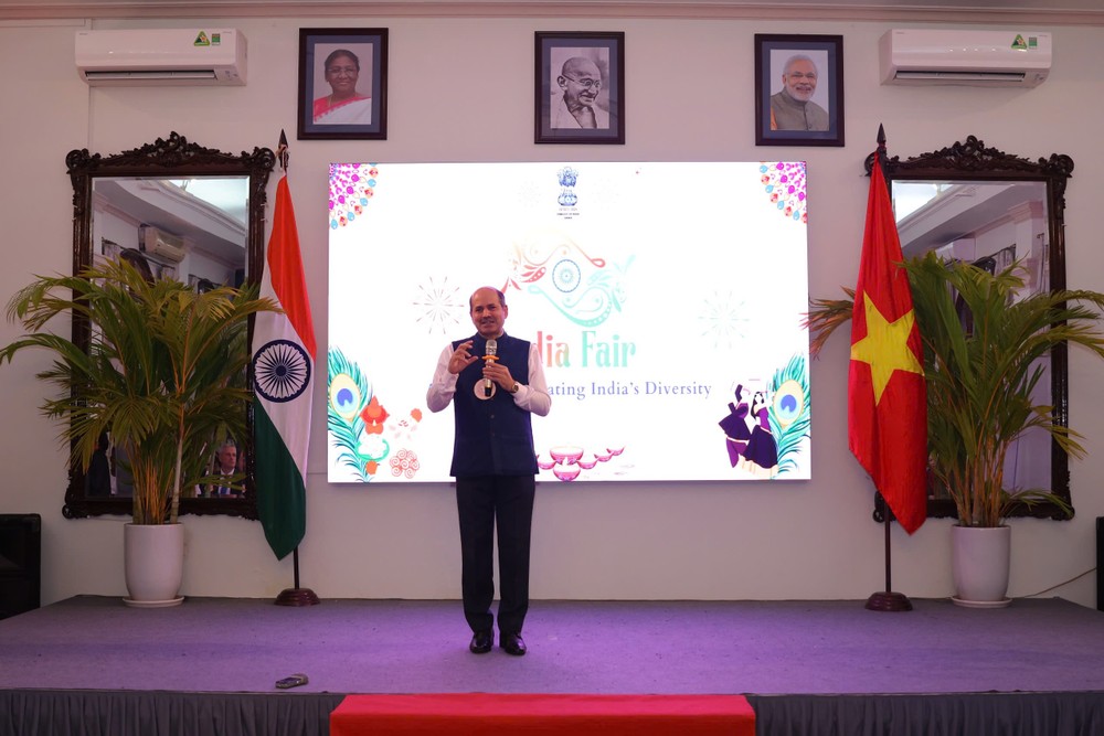 Indian Ambassador to Vietnam Sandeep Arya speaks at the opening ceremony of the event. (Photo: SGGP) india.jpg