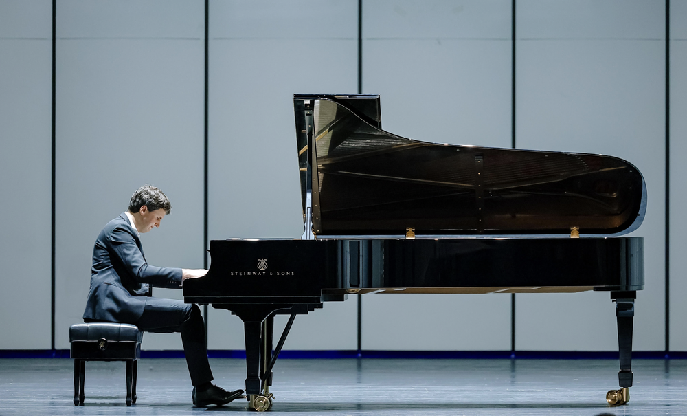 French pianist Olivier Moulin anh-chup-man-hinh-2024-11-22-luc-144731-6982.png.png