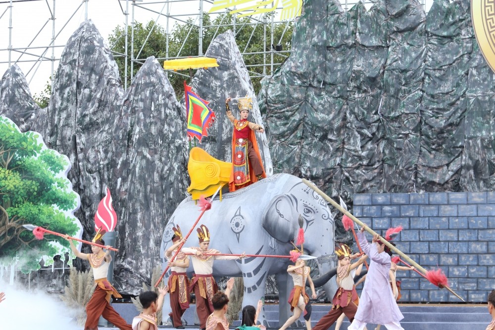 A performance reviving the Trung sisters’ uprising (Photo: SGGP) haibatrung.jpg2.jpg