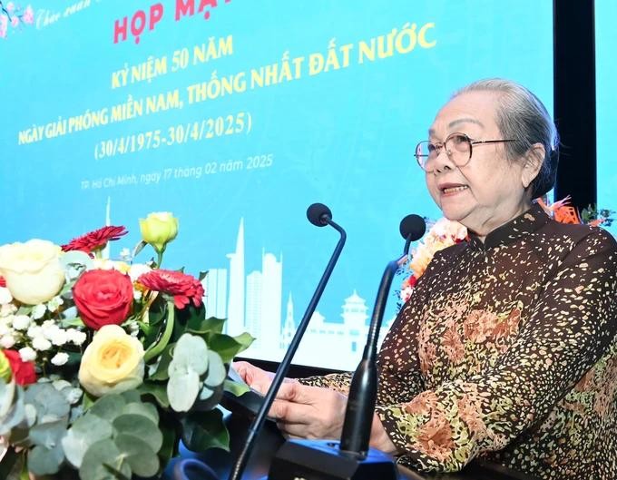 Head of the Ho Chi Minh City Liaison Board of Former Political Prisoners and Prisoners of War, Hoang Thi Khanh speaks at the meeting. cuutu3.jpg