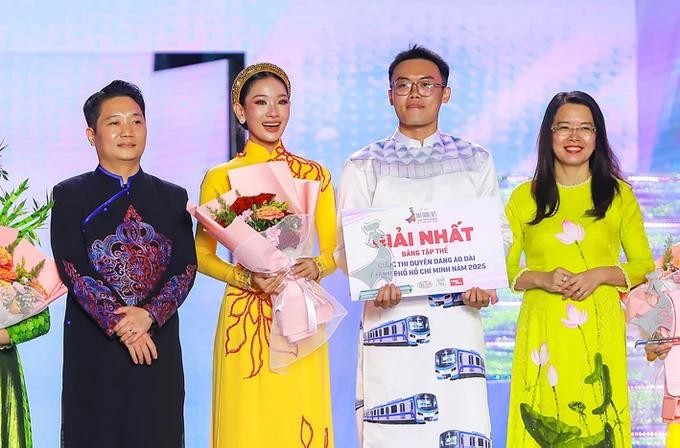 The Women's Union of District 3 wins the first prize at the Charming Ao Dai Contest. (Photo: SGGP) aodai6.jpg