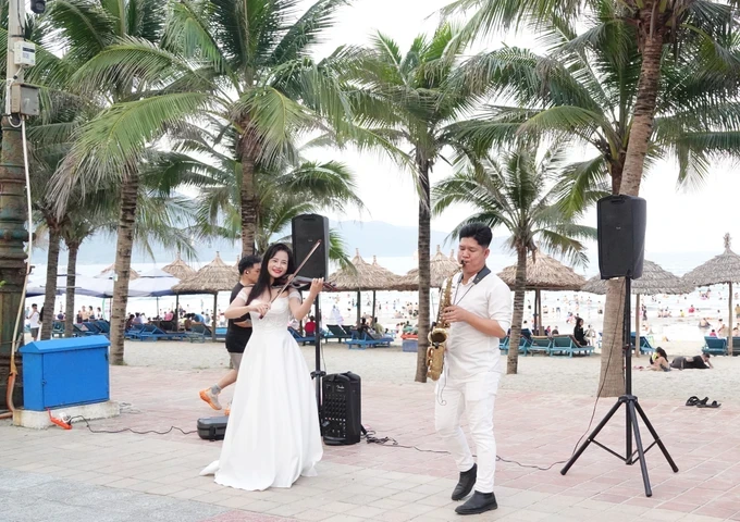 A street music performance (Photo: SGGP) dsc08712-9380-520.jpg