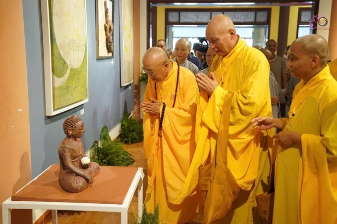 The exhibition runs from now until the end of the United Nations Day of Vesak Celebration 2025. (Photo: SGGP) img-20250501-195017-1-8182.jpg