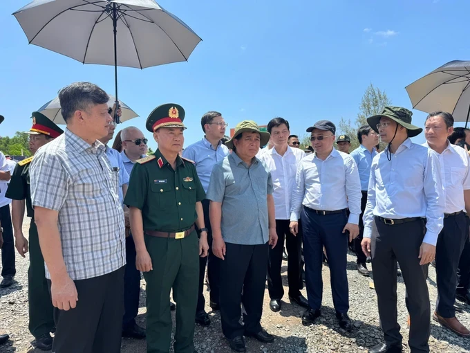 Deputy Prime Minister Nguyen Chi Dung and other officials inspect several key projects for the APEC Summit 2027 in Kien Giang Province in April. (Photo: SGGP) 2fbaaa8f-8385-4600-804d-b7c60658c06e-3750-1911.jpeg