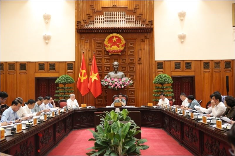 The Government meeting in Hanoi on May 4 (Photo: qdnd) thu tuong (1).jpg