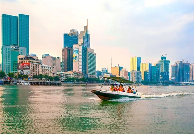 The Ho Chi Minh City Border Guard has overcome hardships and challenges to gain numerous excellent achievements in firmly protecting the sovereignty, security, and social order at port border gates and sea border areas. g4a-7204-4044.jpg
