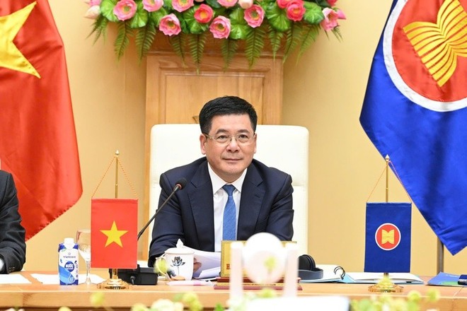 Minister of Industry and Trade Nguyen Hong Dien speaks at the meeting (Photo: VNA) hong-dien.jpg