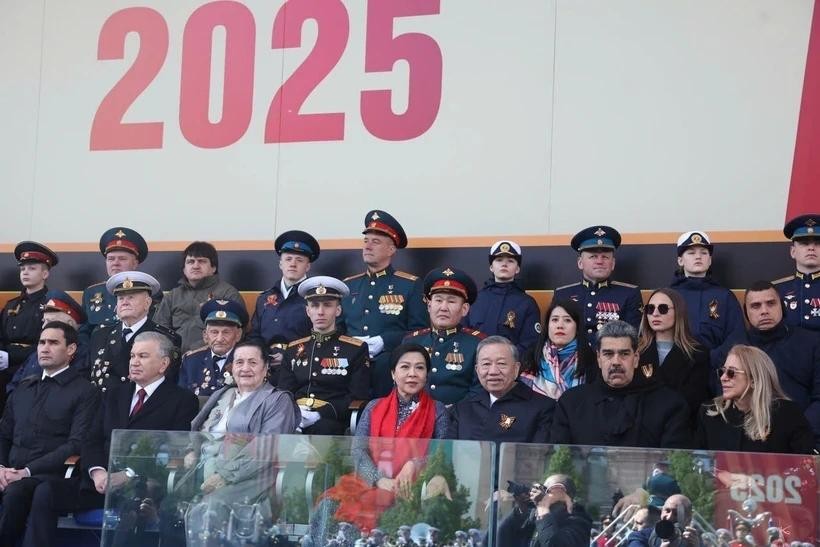 General Secretary of the Communist Party of Vietnam Central Committee To Lam (third, right, front), his spouse Ngo Phuong Ly, along with leaders of various countries, attend the military parade at the Red Square in Moscow on May 9 to celebrate the 80th anniversary of the Victory of the Great Patriotic War (May 9, 1945 – 2025) (Photo: VNA) vna-potal-tong-bi-thu-to-lam-du-le-duyet-binh-ky-niem-80-nam-chien-thang-phat-xit-8022568.jpg