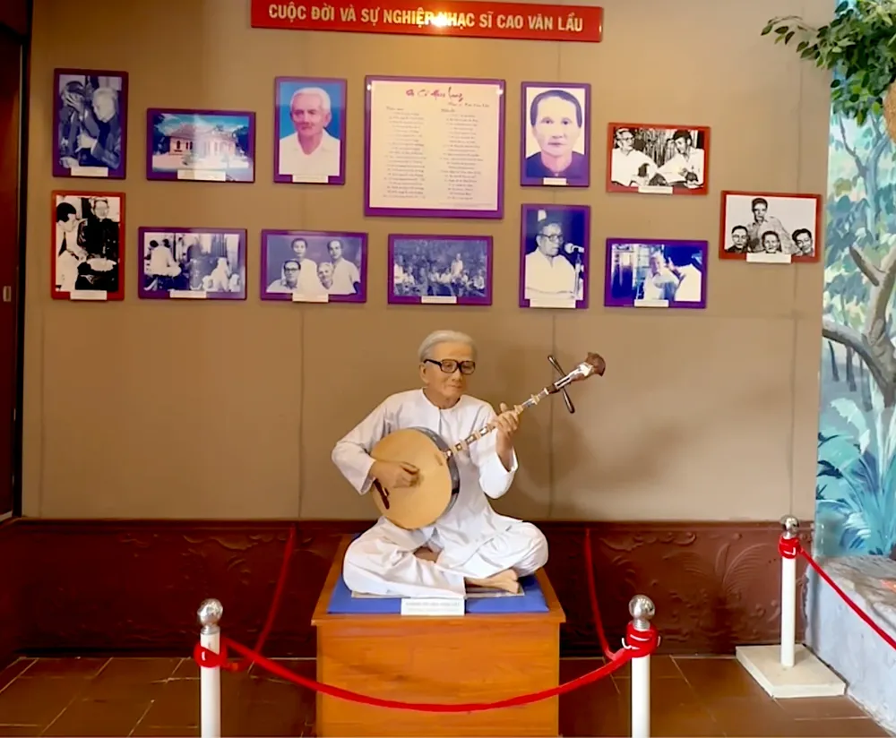 The wax sculpture of musician Cao Van Lau at the Memorial House (Photo : SGGP) anh-man-hinh-2025-05-12-luc-151932-8098-4363.png