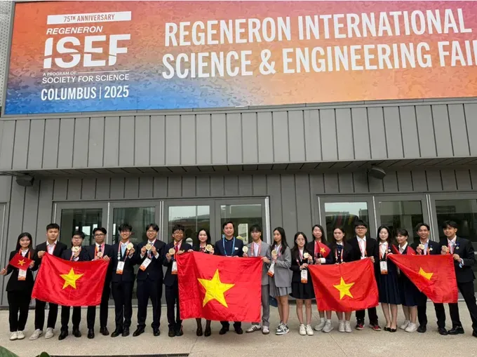 Vietnamese students participating in the Regeneron International Science and Engineering Fair (ISEF) 2025 khkt-2-4512-1163.png