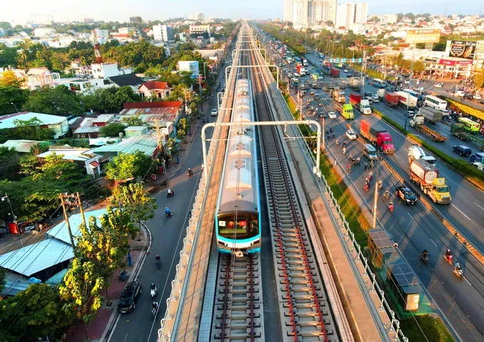 A State Appraisal Council to review the pre-feasibility study report for Metro Line No.1 linking Binh Duong New City and Suoi Tien Theme Park in HCMC is established. (Photo: SGGP) 4-chot-15257917780011815073473-3962-6835.jpg