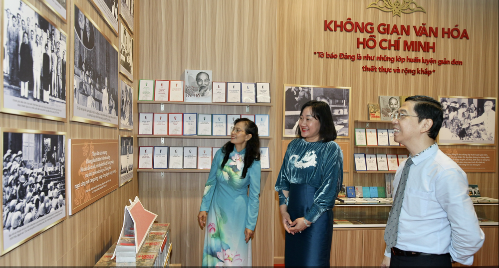 Visitors visit the Ho Chi Minh Cultural Space at Sai Gon Giai Phong Newspaper. (Photo: SGGP) anh-chup-man-hinh-2024-06-20-luc-131031-2236.png.png