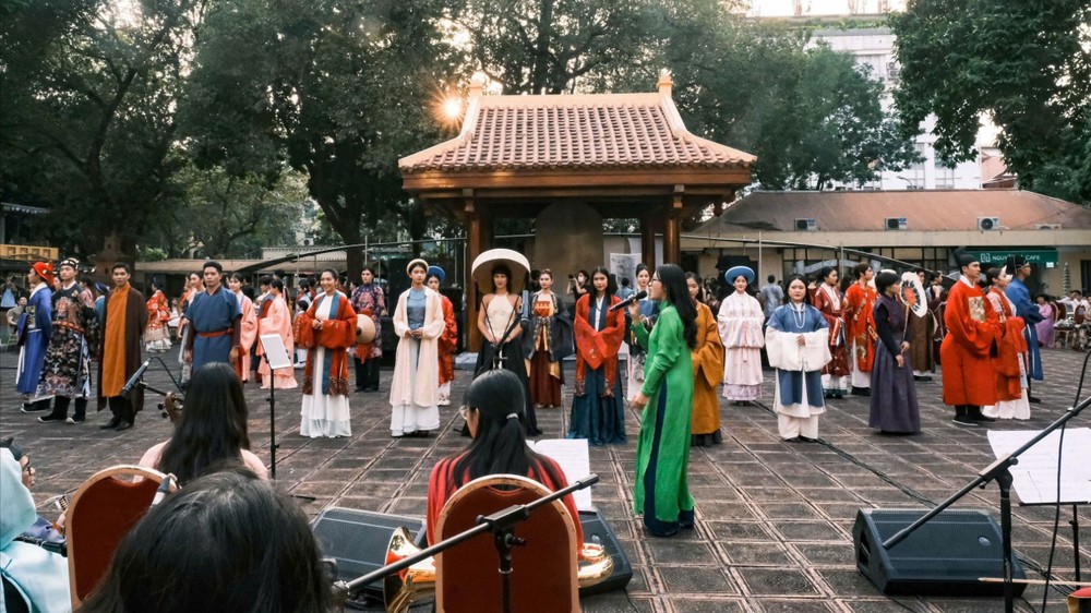 Hanoi has been ranked ninth among the world’s 20 greatest cities for art and culture for 2025 by the UK-based Time Out magazine. (Photo: SGGP) anh-le-hoi-2073.jpg.jpg