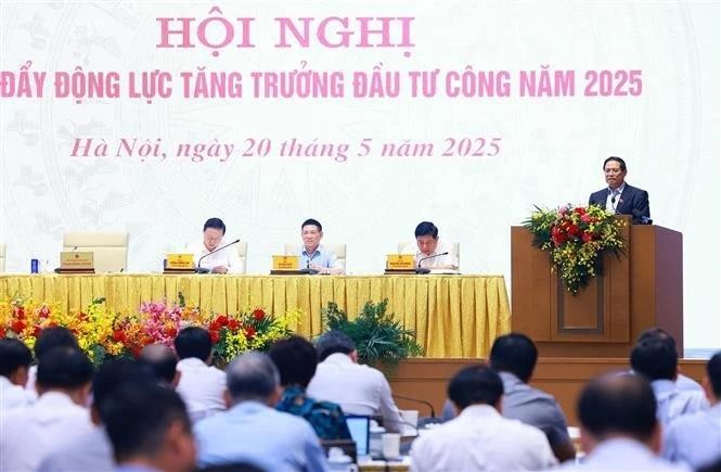 Prime Minister Pham Minh Chinh chairs an online national conference on boosting public investment as a key driver of economic growth in 2025. (Photo: VNA) pham-minh-chinh.jpg