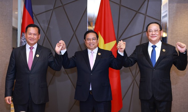 Vietnamese Prime Minister Pham Minh Chinh (center) on May 26 has a working breakfast with Cambodian PM Samdech Thipadei Hun Manet (left) and Lao PM Sonexay Siphandone. (Photo: VNA) vietnam-laos-cambodia.jpg