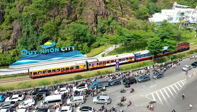 The Vietnam Railways Corporation (VNR) announced that it will launch a new tourist train service titled 'To the Land of Martial Arts' in Binh Dinh Province, starting on June 1. (Photo: SGGP) 27tau-lua-6128-5500.jpg