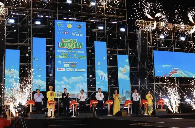 The event themed “Ho Chi Minh City: Past and Present” is held from May 28 to June 1 at Riverside Park in Thu Duc City. anh-chup-man-hinh-2025-05-31-luc-160537-4789-6421.png