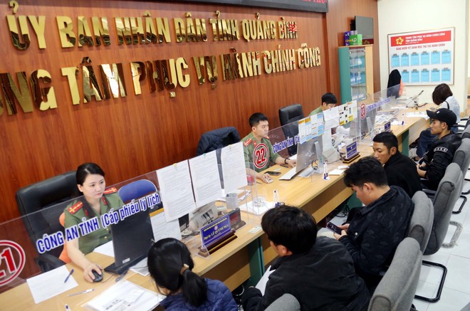 Quickly handling administrative procedures at the Quang Binh Public Administration Service Center is a way to practice thrift (Photo: VNA) bi.jpg