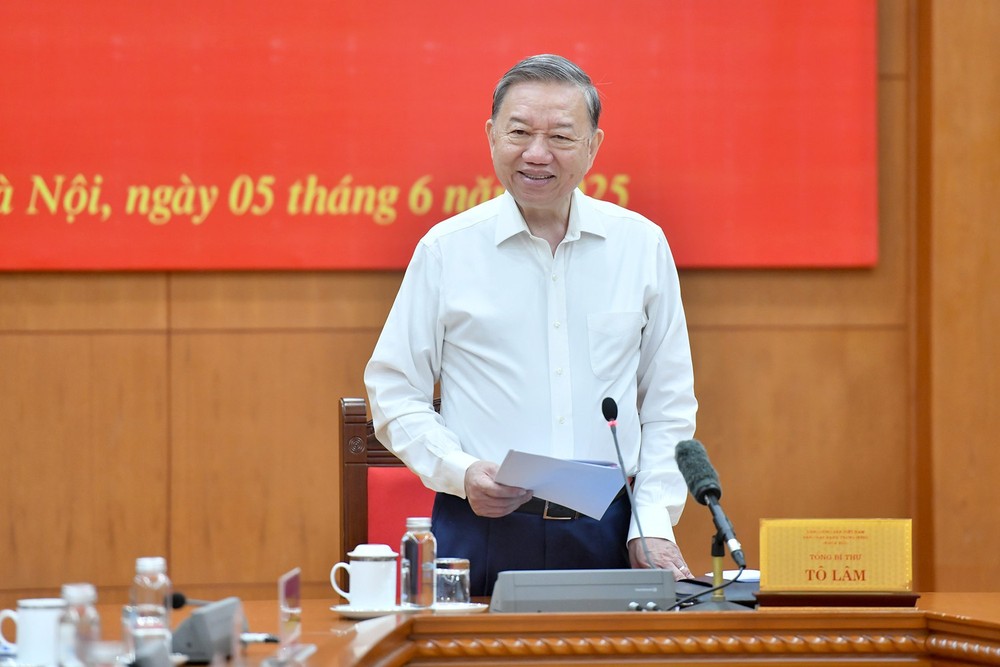 Party General Secretary To Lam addresses the meeting. (Photo: Nhandan) a1-dsc-2196.jpg