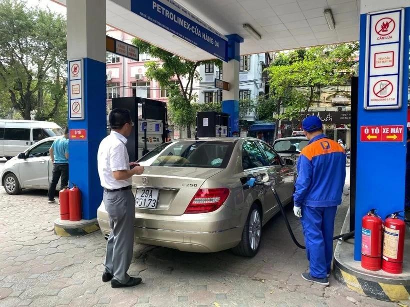 At a Petrolimex fuel station in Hanoi. (Photo: VNA) img-7026.jpg