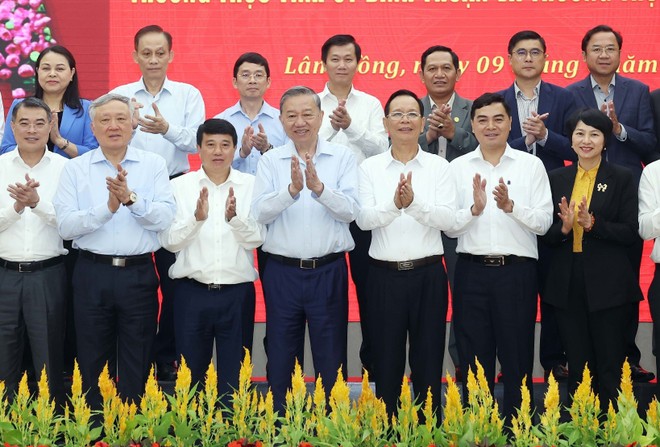 Party General Secretary To Lam and delegates at the working session. (Photo: VNA) vna-potal-tong-bi-thu-to-lam-lam-viec-voi-cac-tinh-lam-dong-binh-thuan-va-dak-nong-8081277.jpg
