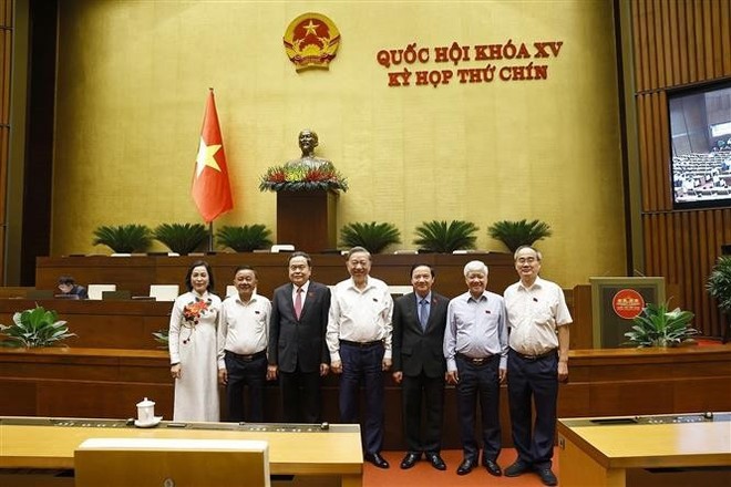 Party General Secretary To Lam (C) and National Assembly Chairman Tran Thanh Man (third from left) and delegates attend the session (Photo: VNA) na-2.jpg