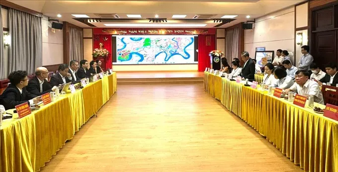 At the reception for Guangzhou Metro Group Co., Ltd. in Guangzhou, China, on June 17 (Photo: SGGP) tiep-doan-trung-quoch1-6728-5322.jpg