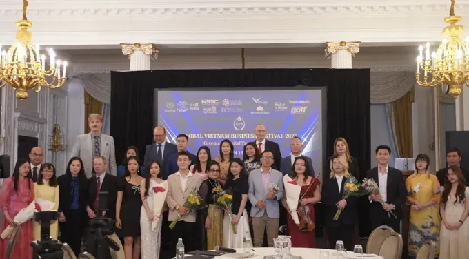 Delegates at the final round of the 2025 Global Vietnamese Business Startup Competition in the United Kingdom cn8b-7661-6580.jpg