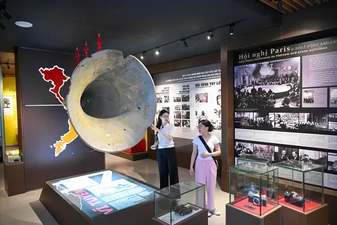 The loudspeaker on the northern bank of the Ben Hai River used to deliver messages from the authorities and play music for people on the southern side during the war is now on display at the Vietnam Press Museum. (Photo: SGGP) psa-anh12-dsc-9734-7591-6703.jpg