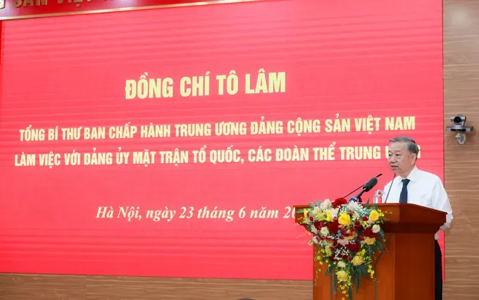 Party General Secretary To Lam speaks at the working session. (Photo: SGGP) 4-3704-5357.jpg