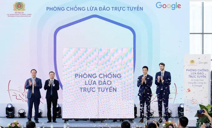 Google coordinates with the Department of Cybersecurity and High-Tech Crime Prevention under the Ministry of Public Security to launch the “Online Fraud and Scam Prevention” campaign on June 26. (Photo: SGGP) anh-man-hinh-2025-06-26-luc-112855-7779-3834.png