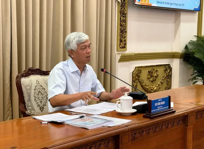 Vice Chairman of the Ho Chi Minh City People’s Committee, Vo Van Hoan, speaks at the meeting. (Photo: SGGP) hinh-10-500-4198.jpg