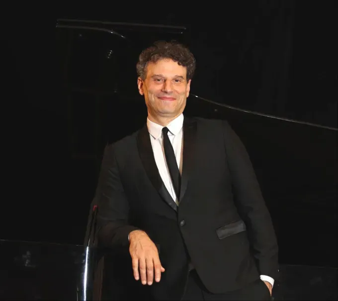 French pianist David Greilsammer ns-duong-cam-phap-5172-4717.jpg