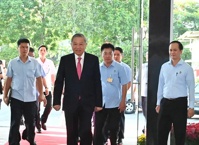 Party General Secretary To Lam attends the ceremony to announce the consolidation of administrative units and the establishment of new Party organizations in Ho Chi Minh City on June 30. (Photo:SGGP) 527b024429cc9e92c7dd-652-8689.jpg