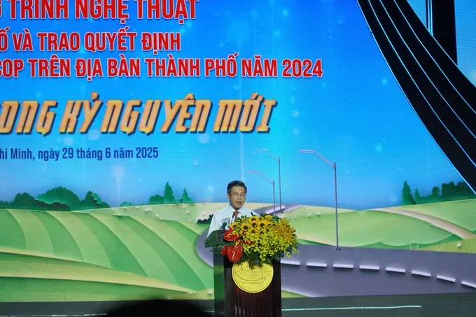Vice Chairman of the Ho Chi Minh City People’s Committee, Nguyen Van Dung, speaks at the event. (Photo: SGGP) mr-dung-phat-bieu-296-2173-2480.jpg