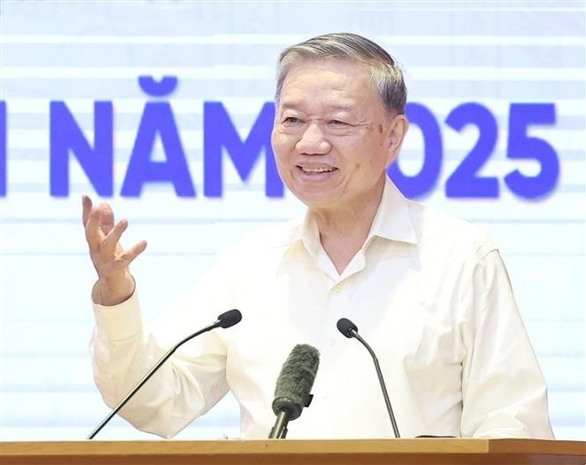 Party General Secretary To Lam addresses the meeting. (Photo: VNA) vna-potal-ban-chi-dao-trung-uong-ve-phat-trien-khoa-hoc-cong-nghe-doi-moi-sang-tao-va-chuyen-doi-so-trien-khai-nhiem-vu-6-thang-cuoi-nam-2025-8127167.jpg