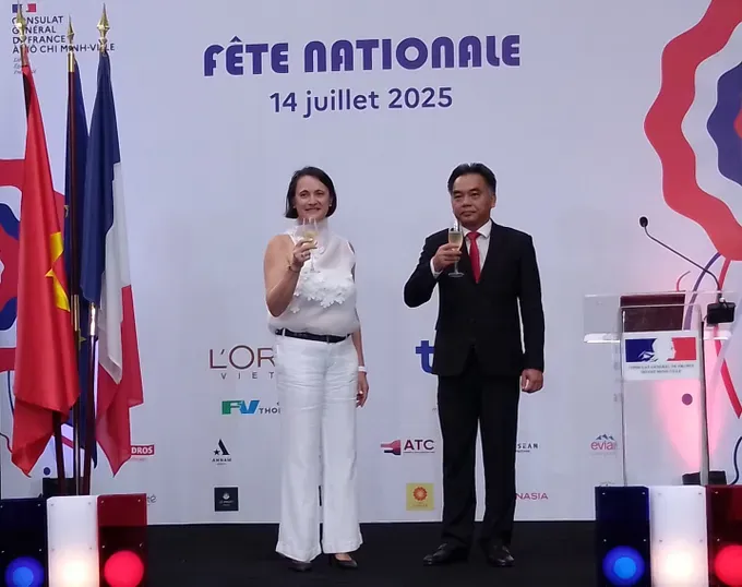 Vice Chairman of the Ho Chi Minh City People’s Committee Nguyen Loc Ha (R), and Consul General of France in Ho Chi Minh City Emmanuelle Pavillon-Grosser (Photo: SGGP) img-20250714-1134082-6628-1966.jpg
