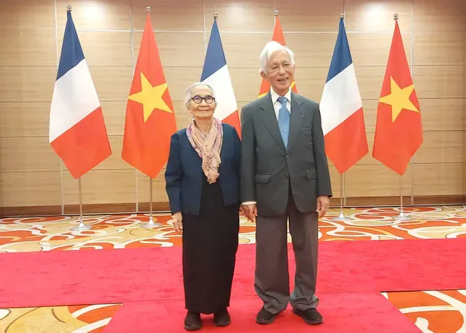 Vietnamese French professors Le Kim Ngoc (L) and Tran Thanh Van z6800291028133-ee55c4d571197c92c0899643ac73d5c8-5563-8361.jpg