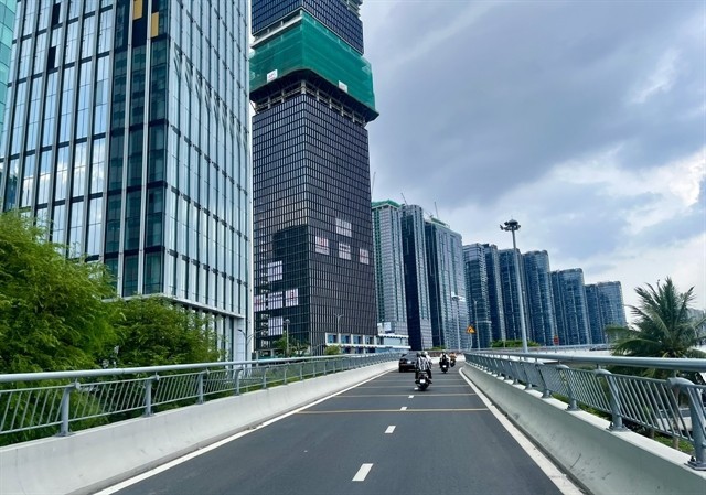 High-end apartment buildings in downtown HCMC, where prices have hit record highs of up to VND600 million (US$23,500) per square meter. (Photo: VNA) 399394-real-estate.jpg