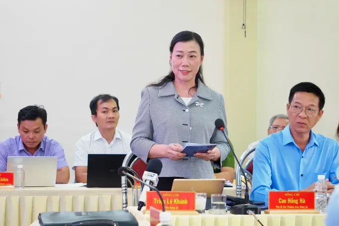 Secretary of the Party Committee of Gia Dinh Ward, Trieu Le Khanh, speaks at the meeting. (Photo: SGGP) z6817539210891-6d7304f3485614e988a5d46537140777-852-4121.jpg