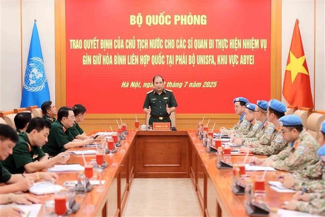 Senior Lieutenant General Phung Si Tan, Deputy Chief of the General Staff, speaks at the event. (Photo: VNA) phung-sy-tan-vna.jpg
