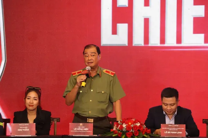 Major General Le Hong Hiep, Deputy Director of the Department of Political Affairs under the Ministry of Public Security, speaks at the press conference. (Photo: SGGP) gen-h-chien-si-qua-cam-1-8225-3418.jpg