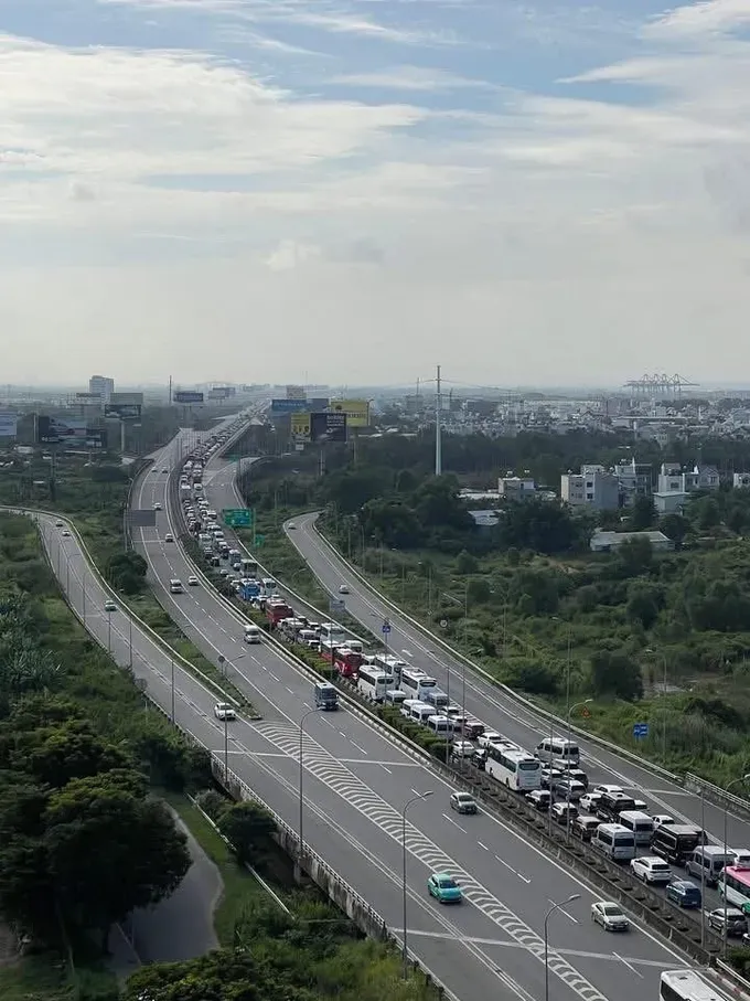 Traffic in Ho Chi Minh City – Long Thanh – Dau Giay Expressway is currently flowing smoothly. (Photo: SGGP) 25-lta-7547-9243.jpg