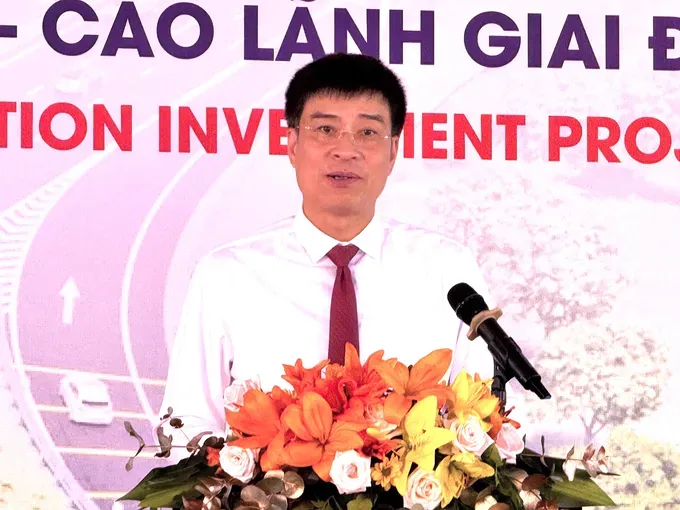 Deputy Minister of Construction Pham Minh Ha speaks at the event. (Photo: SGGP) 2-3428-9992.jpg